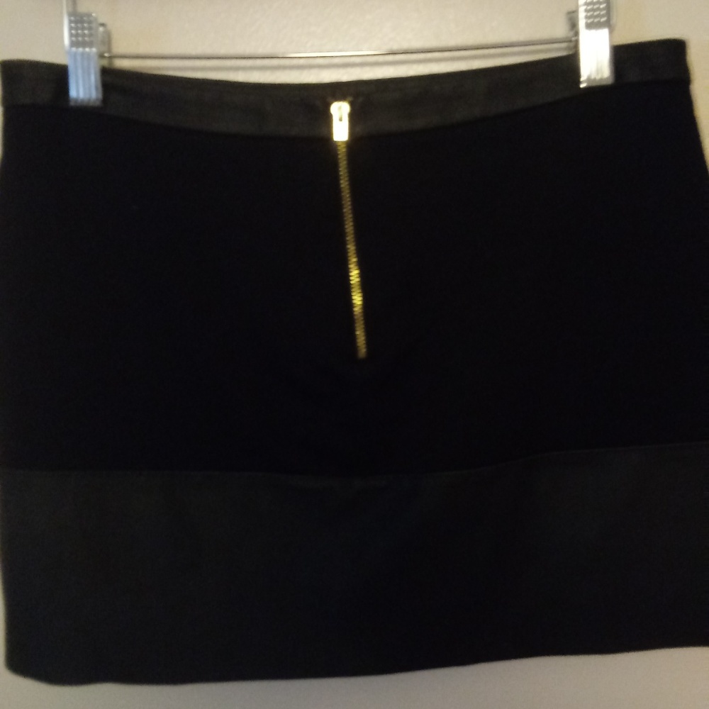Skirt - Picture 2 of 2